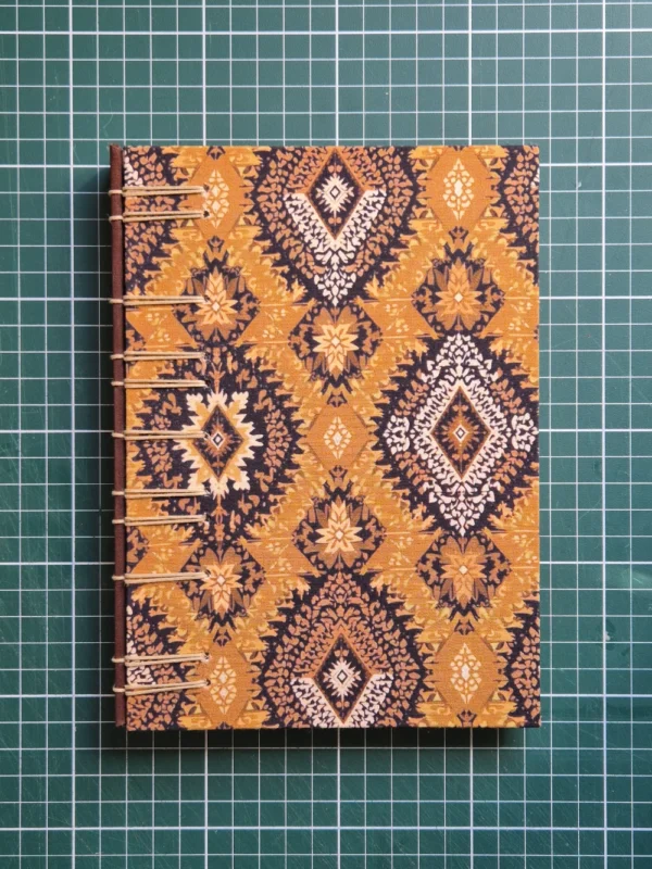 Ikat Mostarda e Marrom