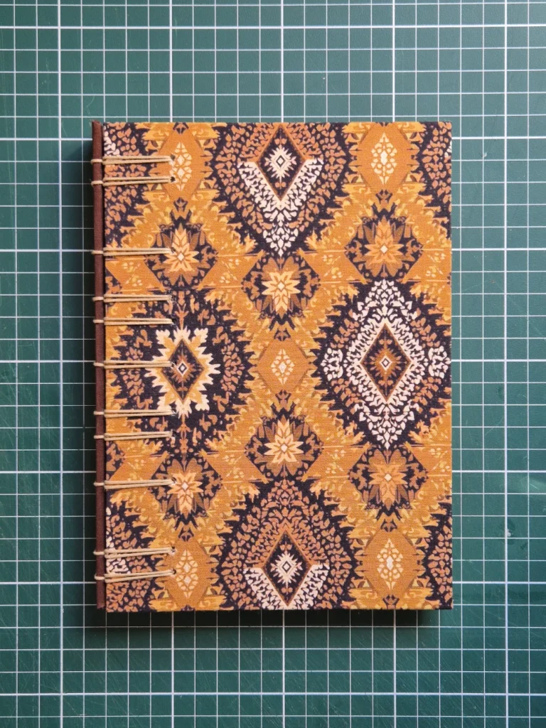 Ikat Mostarda e Marrom