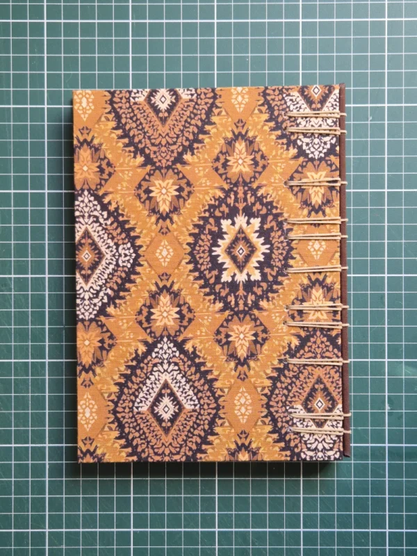 Ikat Mostarda e Marrom