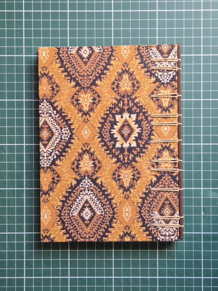 Ikat Mostarda e Marrom