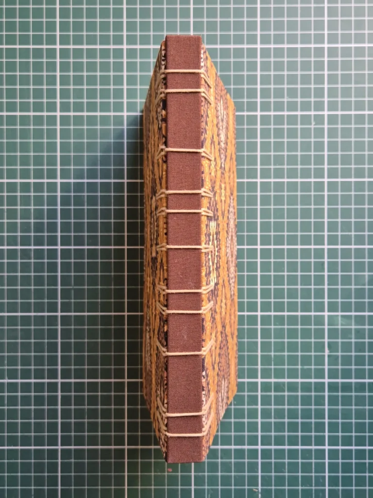 Ikat Mostarda e Marrom