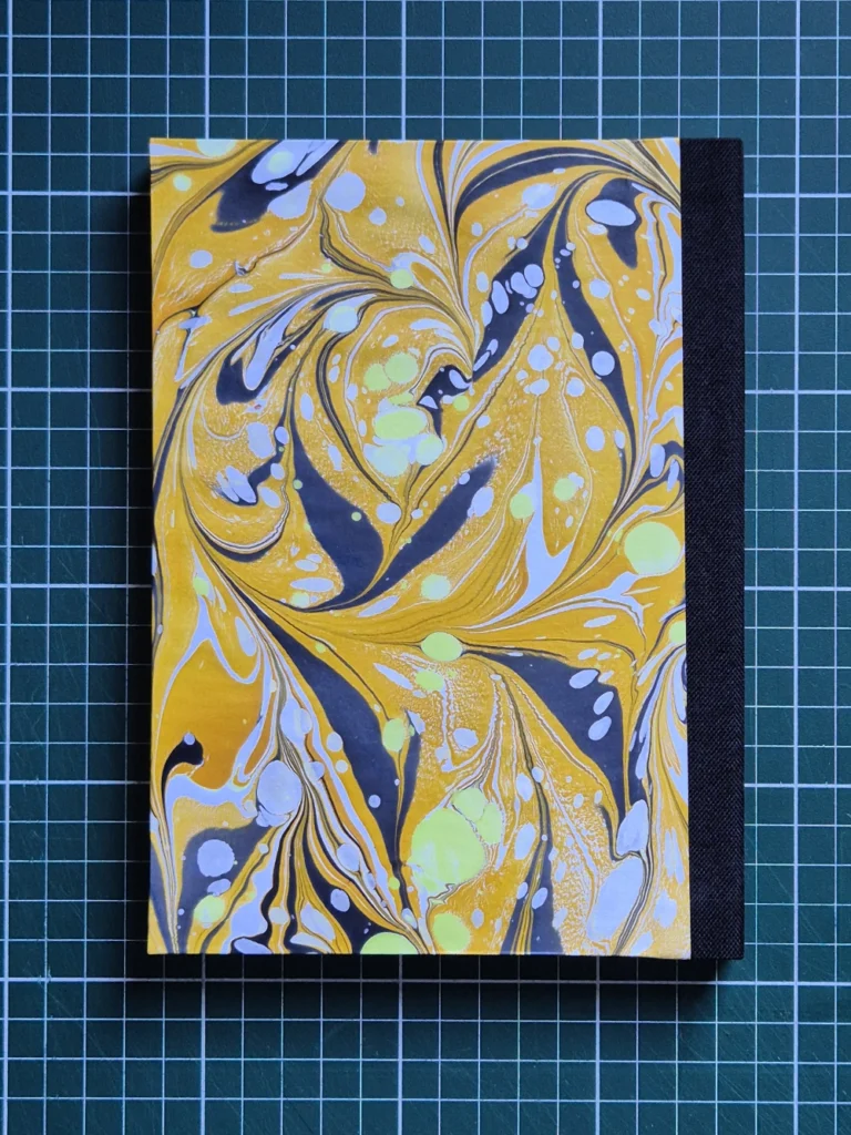 Marmorizado Amarelo e Preto